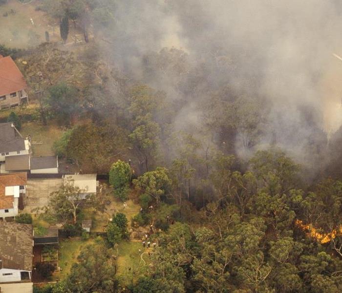 wildfire, planes, threatened houses